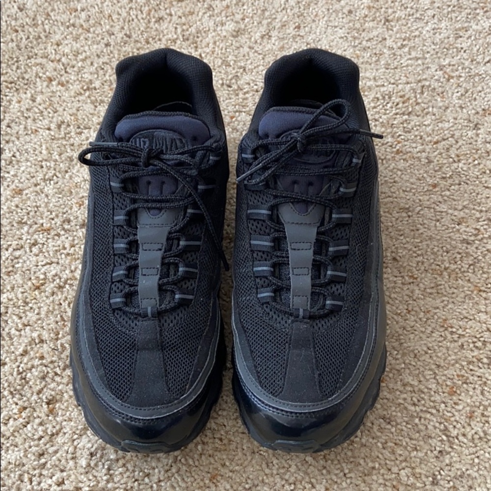 Black Nike Air Max
